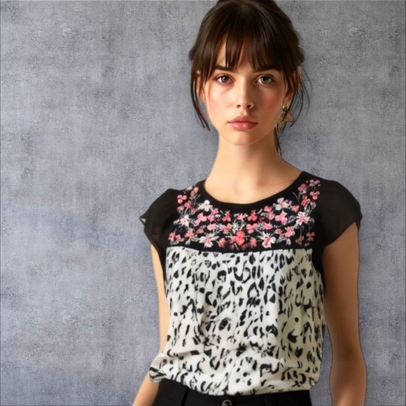 Dear Scarlet Leopard Print Flutter Sleeve Top - Picture 1 of 4
